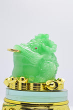 Load image into Gallery viewer, Golden Feng Shui Lucky 3 Legged Rotating Jade Frog